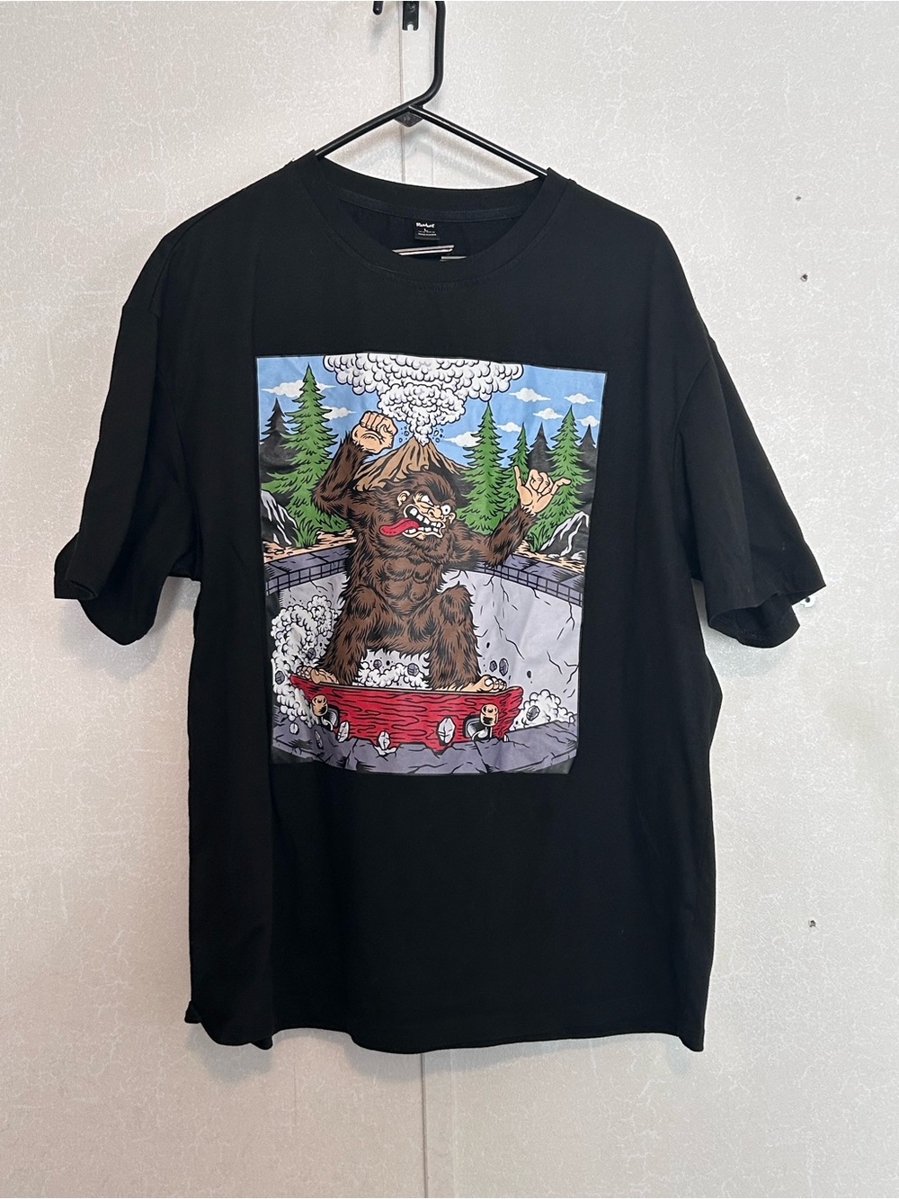 ROMWE | Black Short-Sleeve Tee with Colorful Bigfoot Skate Graphic | size Large